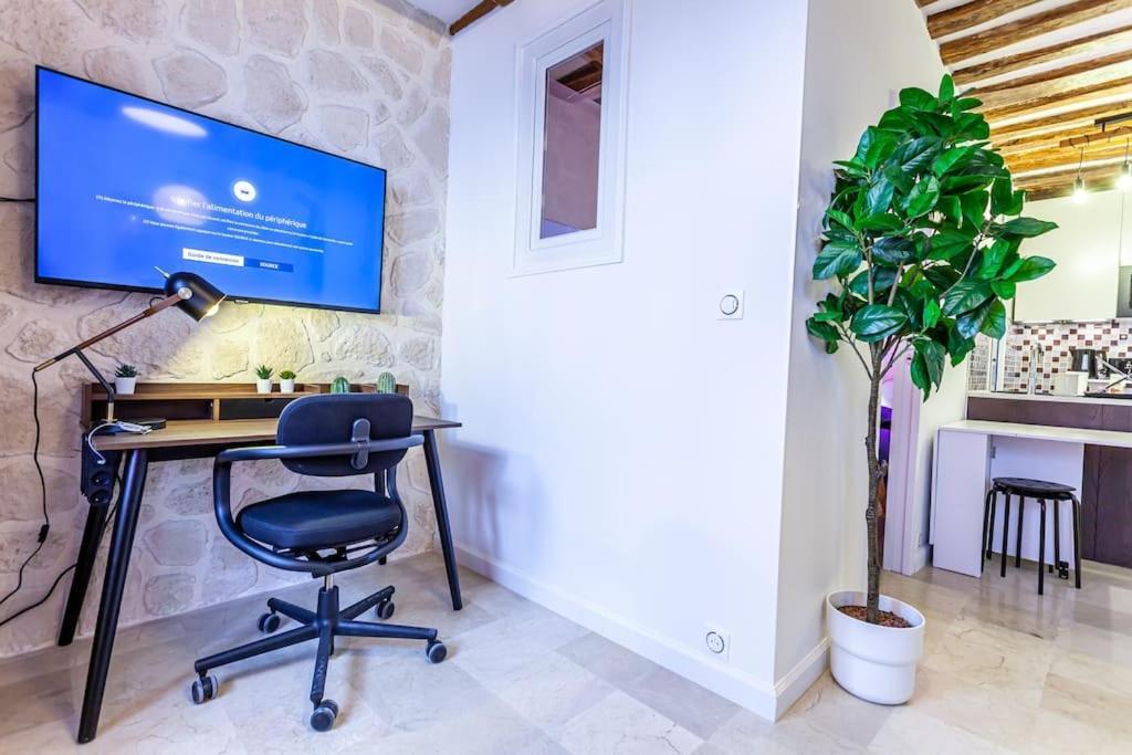 At Place Bastille Near Metro And Maris Modern Comfort In The Heart Of Parisian History Parigi